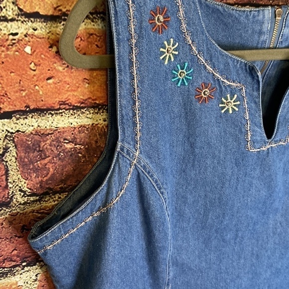 VINTAGE Jean Dress Embroidered Floral Neckline Size 16 - Picture 7 of 12